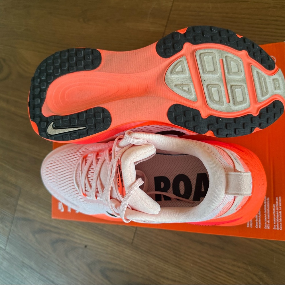 Women’s Nike Vomero 18s - Picture 3 of 3